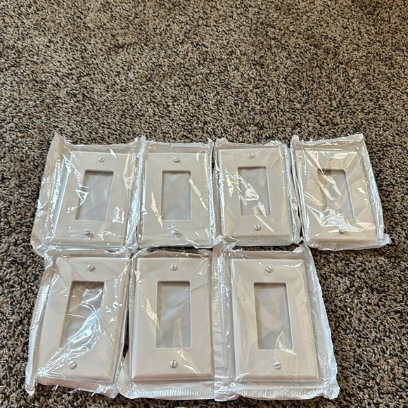 Home improvement - 8 Leviton - White Electrical Square light covers - Picture 2 of 7